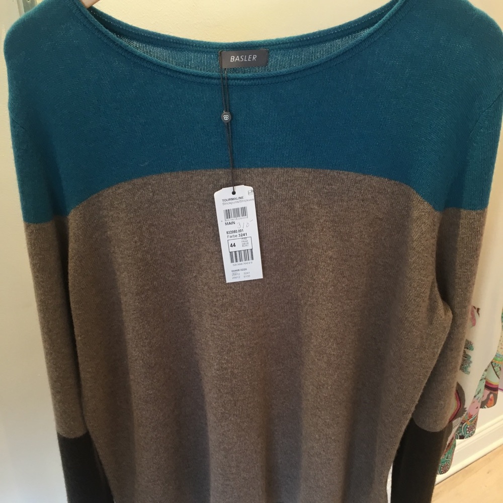 New never worn Basler Women’s colorblock sweater